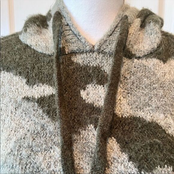 🎄PINK by VS Camo Boyfriend Hoodie - Picture 3 of 9